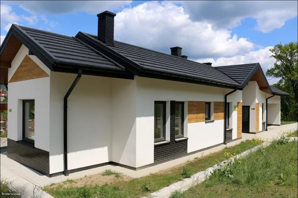 Budynek zaplecza gotowy, trwa budowa ścieżki rowerowej - zdjęcie 5