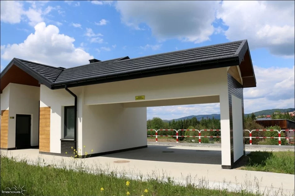 Budynek zaplecza gotowy, trwa budowa ścieżki rowerowej - zdjęcie 7