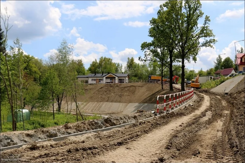 Budynek zaplecza gotowy, trwa budowa ścieżki rowerowej - zdjęcie 8