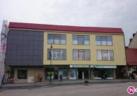 Budynek po 'Myśliwskiej' z nową elewacją. Nie każdemu przypadła do gustu - zdjęcie główne