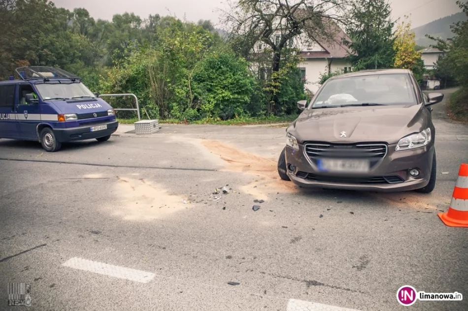 Zderzenie aut - dwie ranne osoby zabrało pogotowie - zdjęcie 2