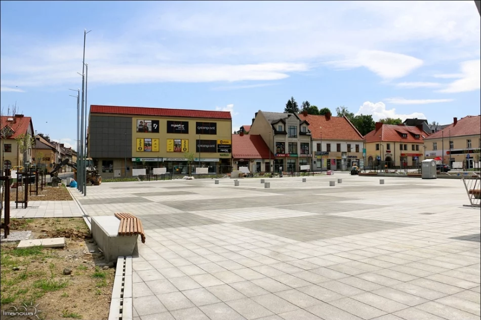 Rewitalizacja postępuje - zobacz jak zmienia się limanowski Rynek - zdjęcie 4