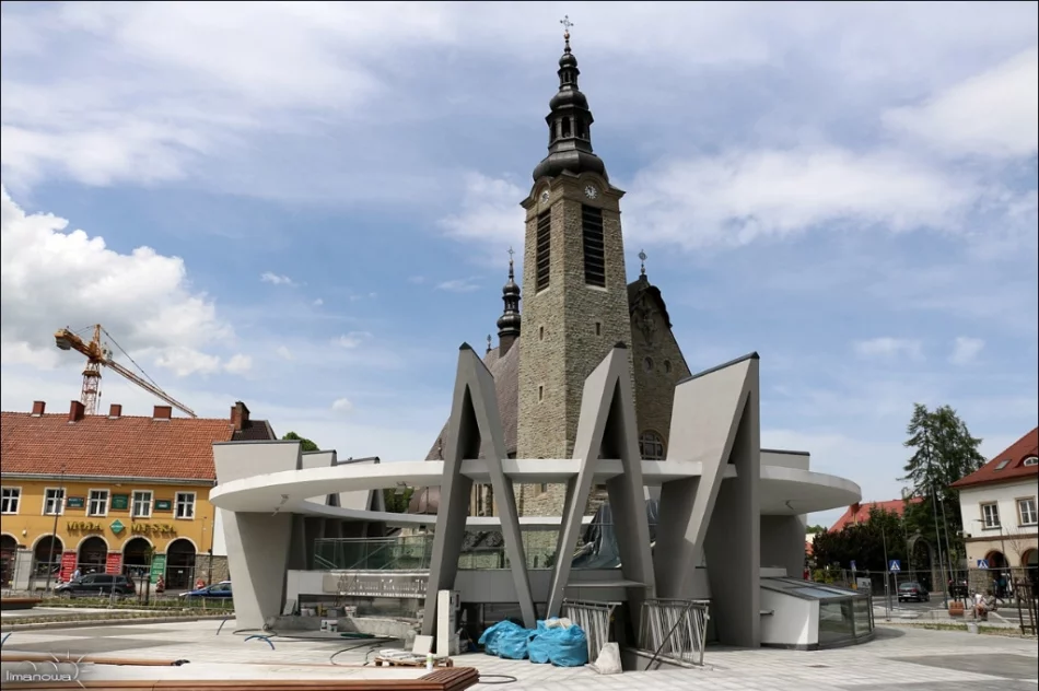 Rewitalizacja postępuje - zobacz jak zmienia się limanowski Rynek - zdjęcie 6