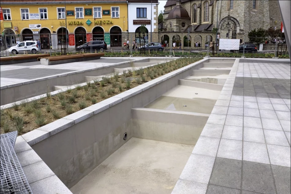 Rewitalizacja postępuje - zobacz jak zmienia się limanowski Rynek - zdjęcie 9