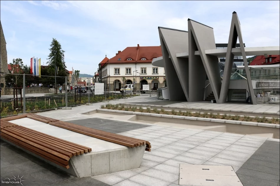 Rewitalizacja postępuje - zobacz jak zmienia się limanowski Rynek - zdjęcie 10
