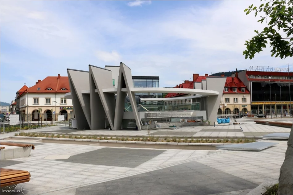 Rewitalizacja postępuje - zobacz jak zmienia się limanowski Rynek - zdjęcie 12