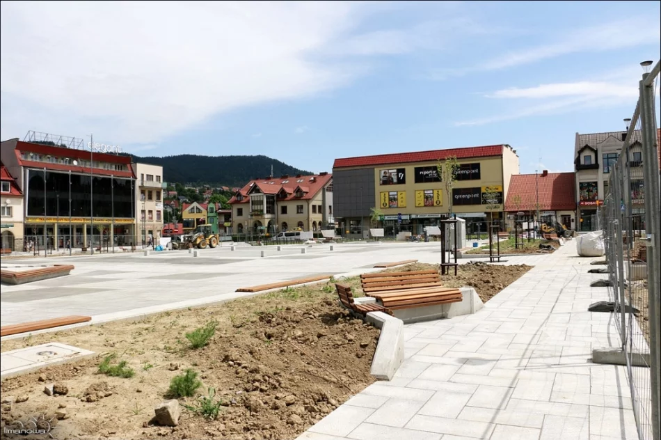 Rewitalizacja postępuje - zobacz jak zmienia się limanowski Rynek - zdjęcie 14