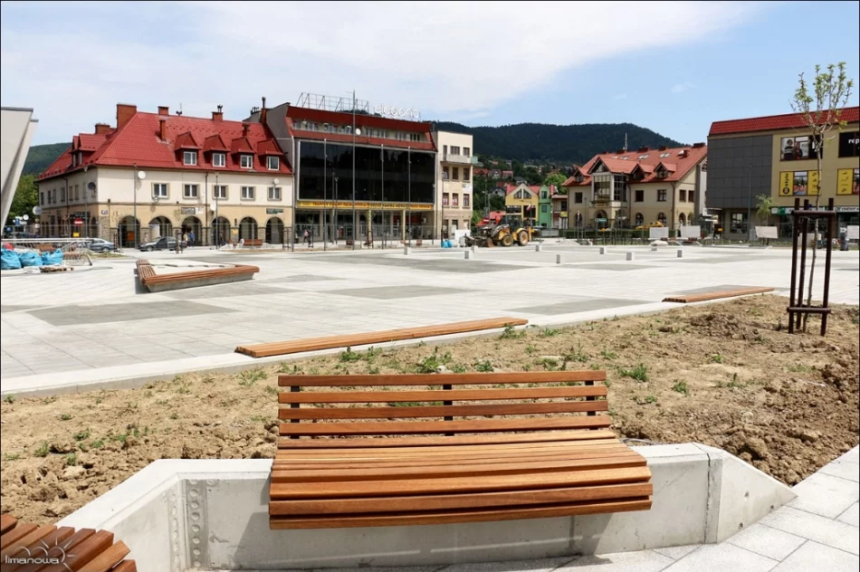 Rewitalizacja postępuje - zobacz jak zmienia się limanowski Rynek - zdjęcie 15