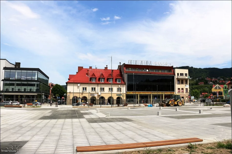 Rewitalizacja postępuje - zobacz jak zmienia się limanowski Rynek - zdjęcie 16