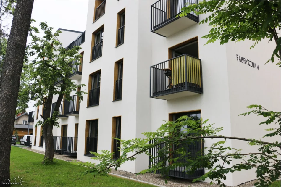 Nowy blok na ul. Fabrycznej gotowy. Urząd zachwala "nowoczesny wygląd i spokojne położenie" - zdjęcie 3