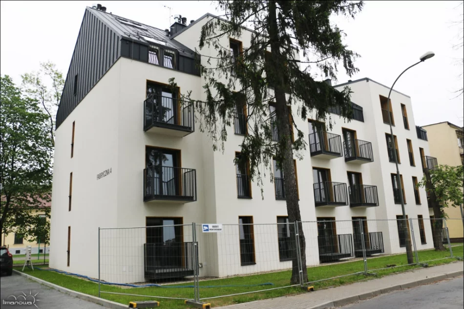 Nowy blok na ul. Fabrycznej gotowy. Urząd zachwala "nowoczesny wygląd i spokojne położenie" - zdjęcie 17