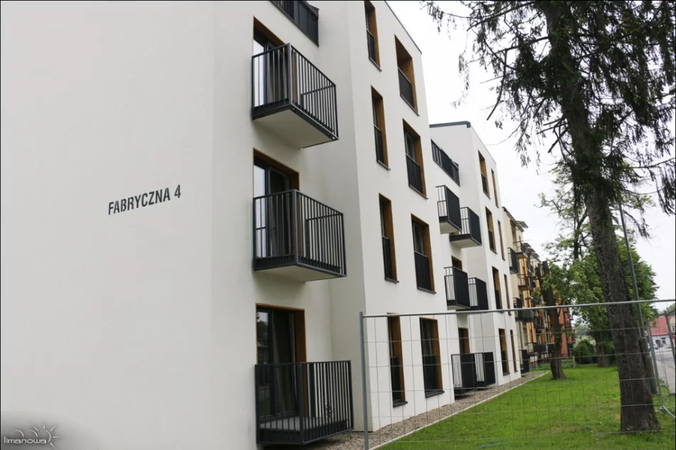 Nowy blok na ul. Fabrycznej gotowy. Urząd zachwala "nowoczesny wygląd i spokojne położenie" - zdjęcie 20