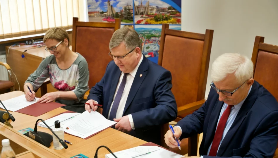 Biblioteka zmieni siedzibę. Marszałek z wizytą w zmodernizowanym budynku LDK - zdjęcie 1