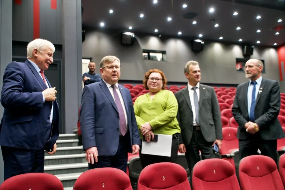 Biblioteka zmieni siedzibę. Marszałek z wizytą w zmodernizowanym budynku LDK - zdjęcie 3