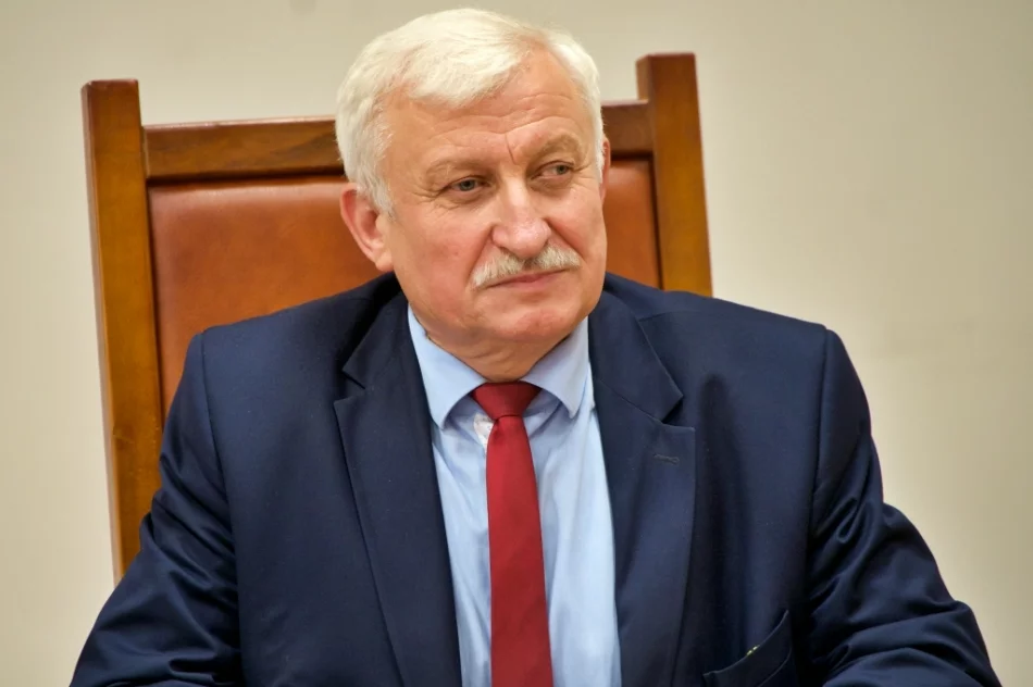 Biblioteka zmieni siedzibę. Marszałek z wizytą w zmodernizowanym budynku LDK - zdjęcie 10