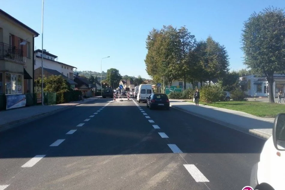 Problemy z organizacją ruchu i remontem. Spore utrudnienia na skrzyżowaniu - zdjęcie 3