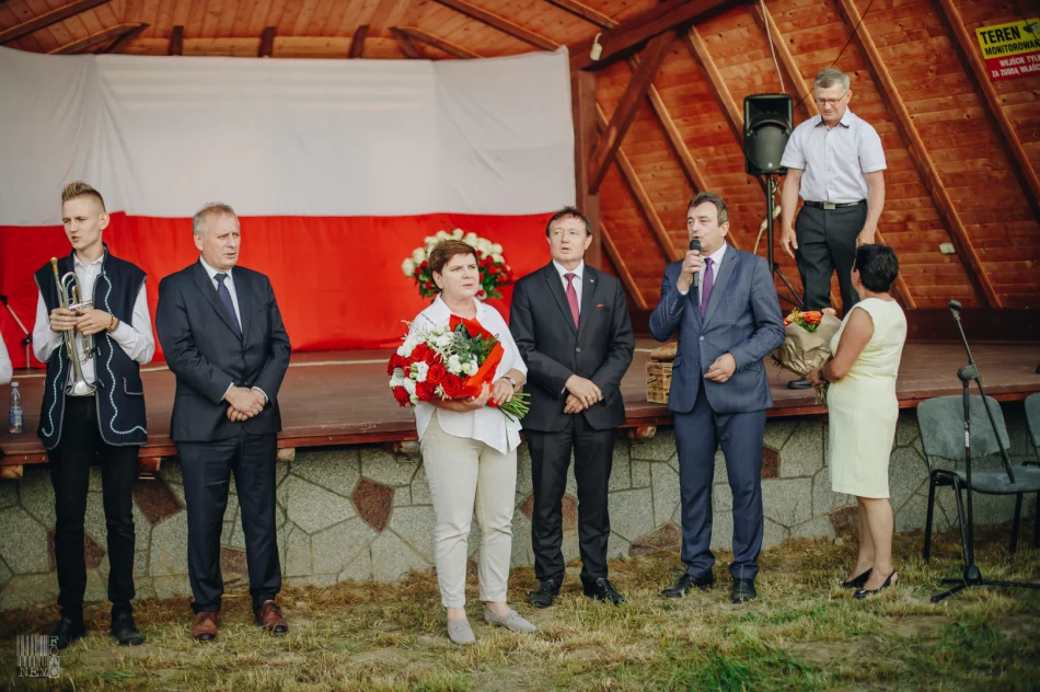 Beata Szydło przyjechała na Limanowszczyznę agitować na rzecz prezydenta Andrzeja Dudy - zdjęcie 17