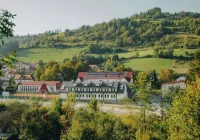 Powiat zawarł ugodę: zrezygnował z kar umownych, musiał wypłacić wykonawcy należności z odsetkami - 1,2 mln zł - zdjęcie główne