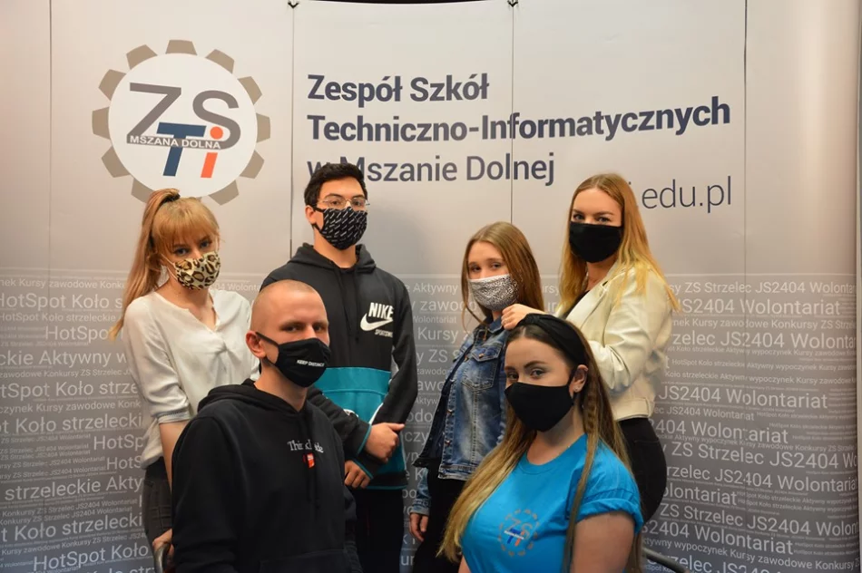 Wirtualnie poznawali szkołę i jej ofertę - zdjęcie 3