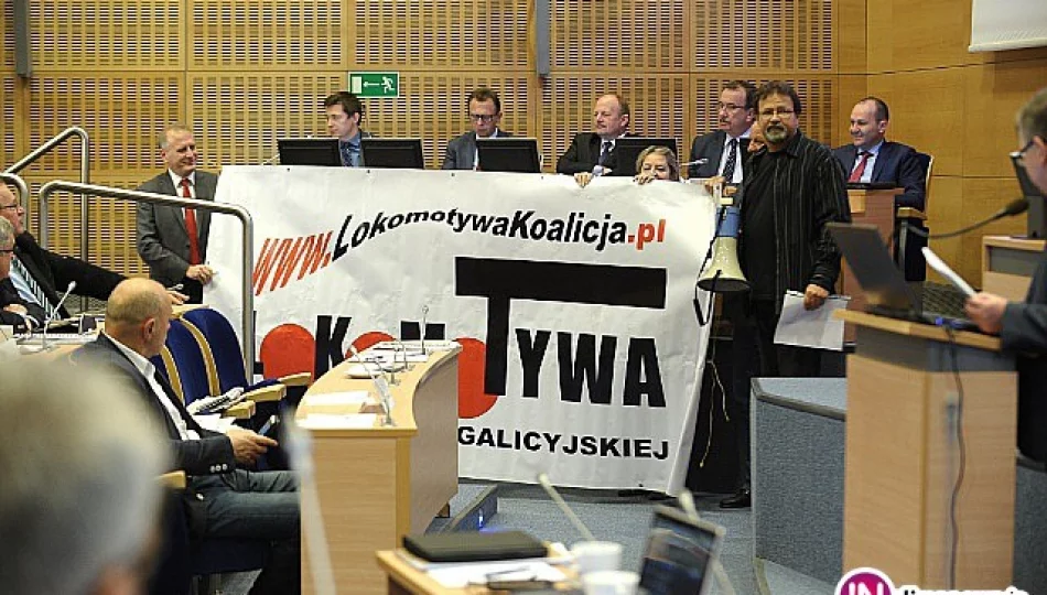 'Lokomotywa' protestowała w sejmiku. Radni wystosowali apel - zdjęcie 1