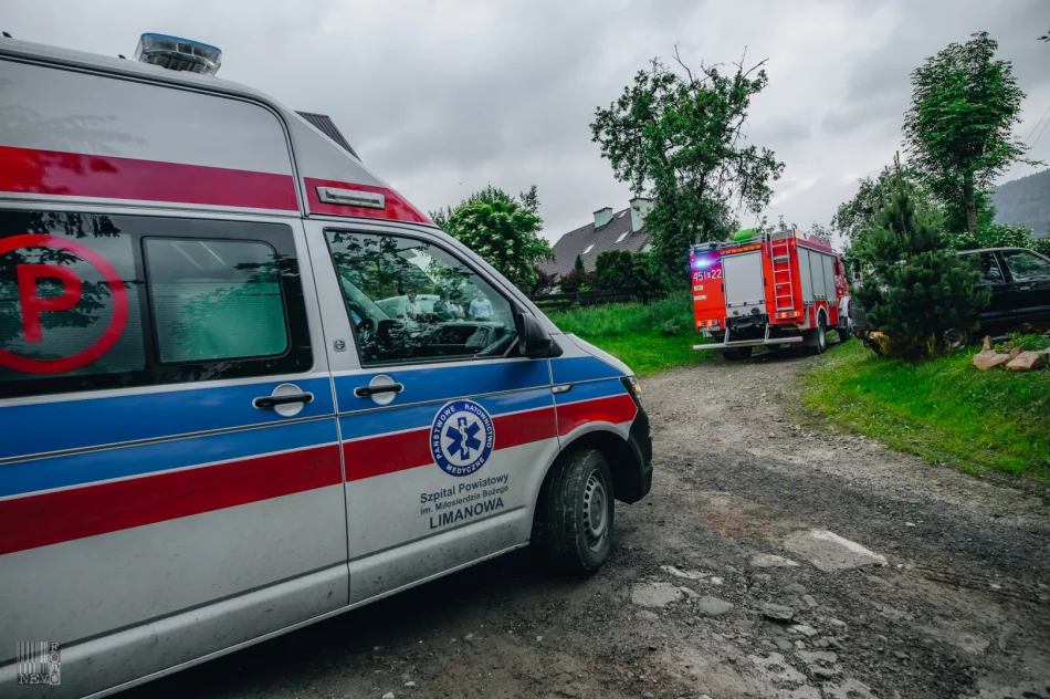 Mężczyzna próbował ugasić pożar. Z poparzeniami trafił do szpitala - zdjęcie 2