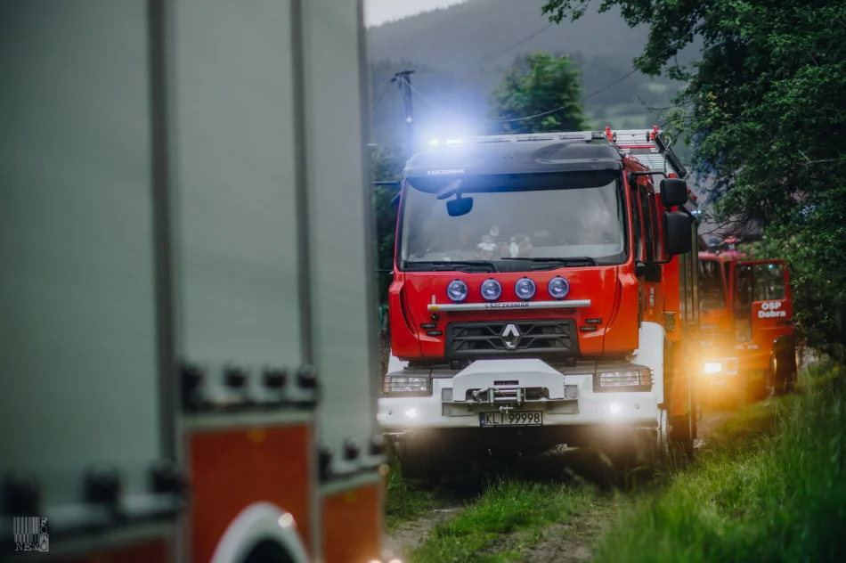 Mężczyzna próbował ugasić pożar. Z poparzeniami trafił do szpitala - zdjęcie 7