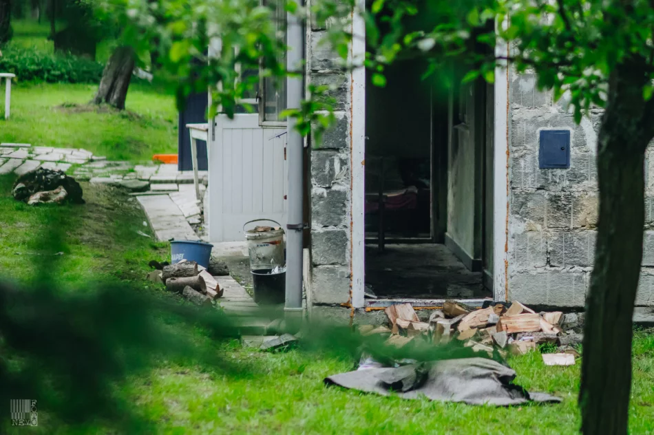 Mężczyzna próbował ugasić pożar. Z poparzeniami trafił do szpitala - zdjęcie 9