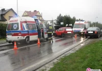 Czołowe zderzenie dwóch osobówek - zdjęcie główne