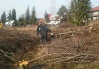 Prace przy stadionie - pomagają samorząd i lokalni przedsiębiorcy - zdjęcie główne