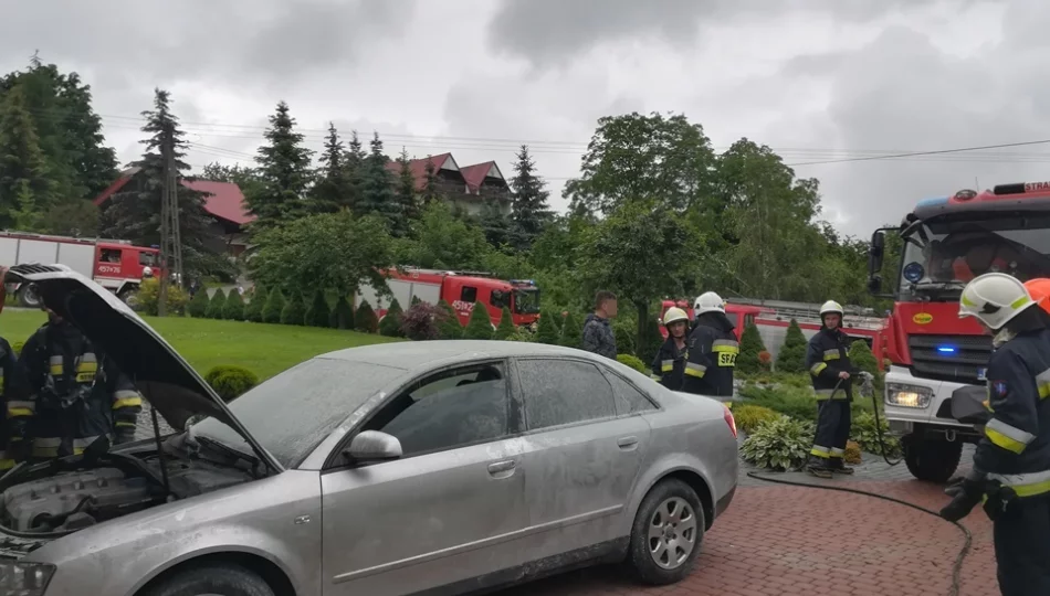 Zapalił się samochód zaparkowany w garażu - zdjęcie 1