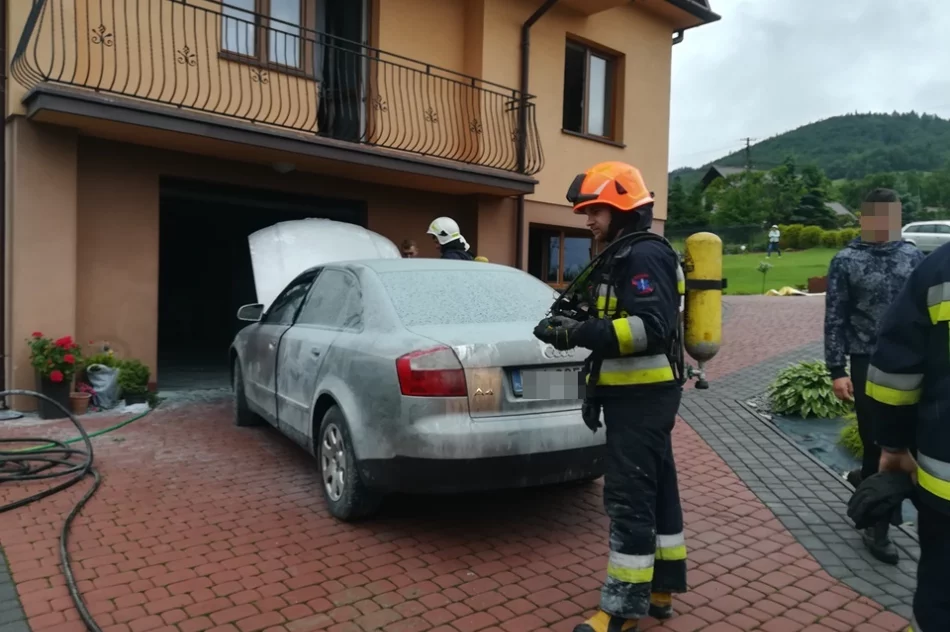 Zapalił się samochód zaparkowany w garażu - zdjęcie 3