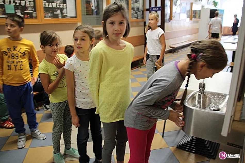 Kolejnych 10 zdrojów w szkołach - zdjęcie 2