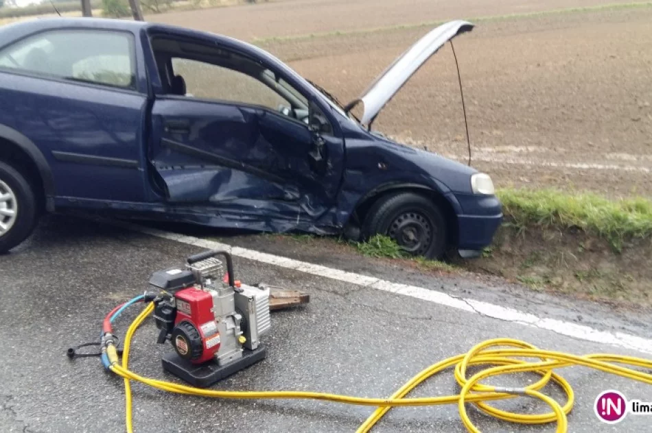Zderzenie dwóch opli. Jedną osobę zabrano do szpitala - zdjęcie 3