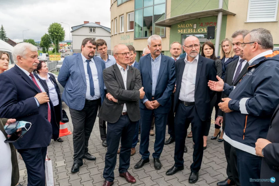 Noszenie masek kluczowe dla powstrzymania epidemii COVID-19 - nie wszyscy o tym pamiętają - zdjęcie 2