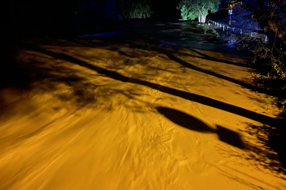 Ulewy: 300 interwencji straży, w poniedziałek 22 domy podtopione. Prezydent w Łapanowie - zdjęcie 7