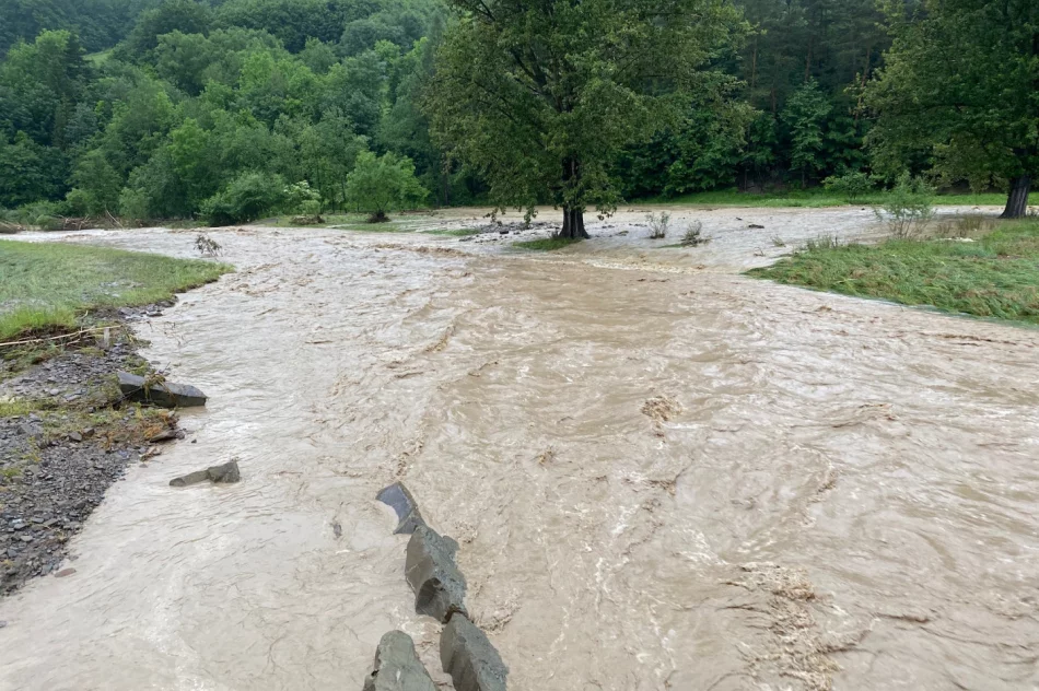 Trudna sytuacja w Kasince Małej i Węglówce - zalane domy, szkoła, uszkodzone drogi - zdjęcie 4