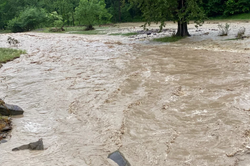 Trudna sytuacja w Kasince Małej i Węglówce - zalane domy, szkoła, uszkodzone drogi - zdjęcie 5