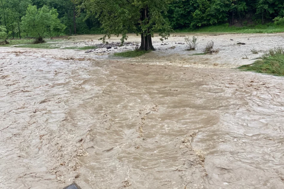 Trudna sytuacja w Kasince Małej i Węglówce - zalane domy, szkoła, uszkodzone drogi - zdjęcie 6