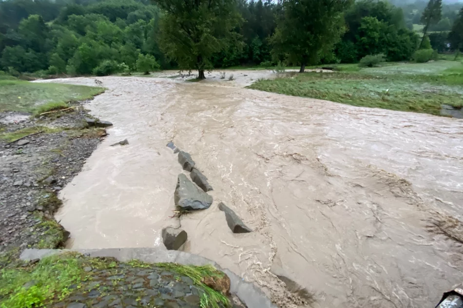 Trudna sytuacja w Kasince Małej i Węglówce - zalane domy, szkoła, uszkodzone drogi - zdjęcie 7
