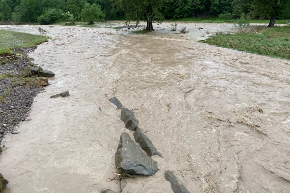 Trudna sytuacja w Kasince Małej i Węglówce - zalane domy, szkoła, uszkodzone drogi - zdjęcie 8