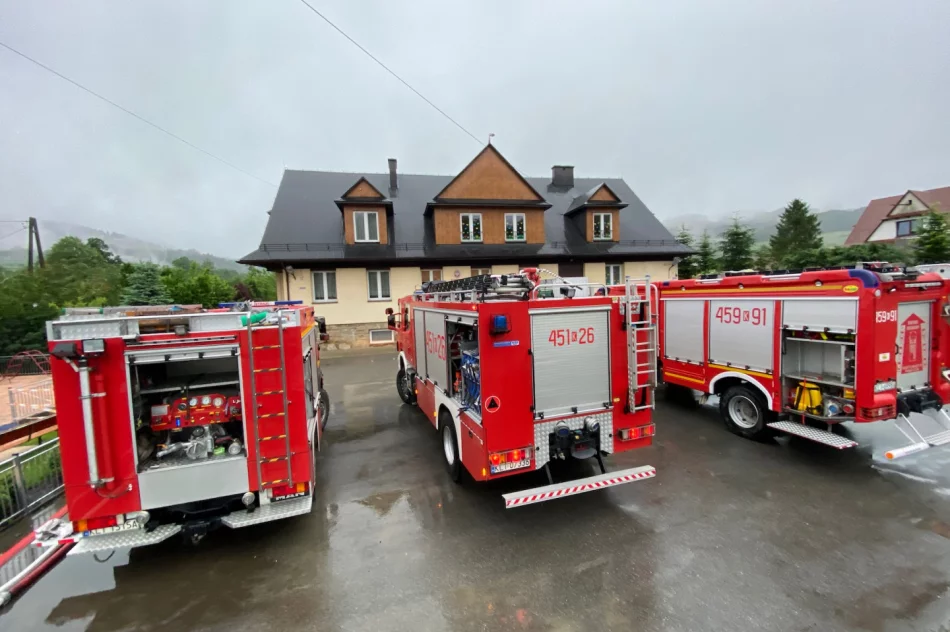 Trudna sytuacja w Kasince Małej i Węglówce - zalane domy, szkoła, uszkodzone drogi - zdjęcie 10