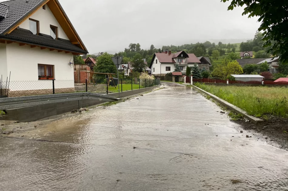 Trudna sytuacja w Kasince Małej i Węglówce - zalane domy, szkoła, uszkodzone drogi - zdjęcie 19