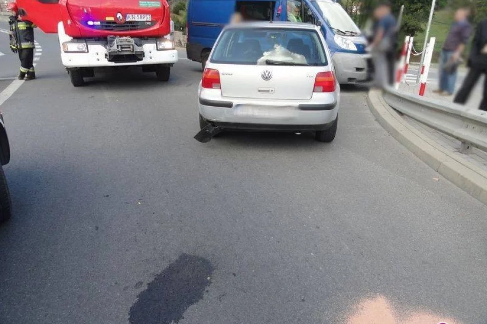 Grybów, ul. Kościuszki - zderzenie motocykla i samochodu osobowego - zdjęcie 2