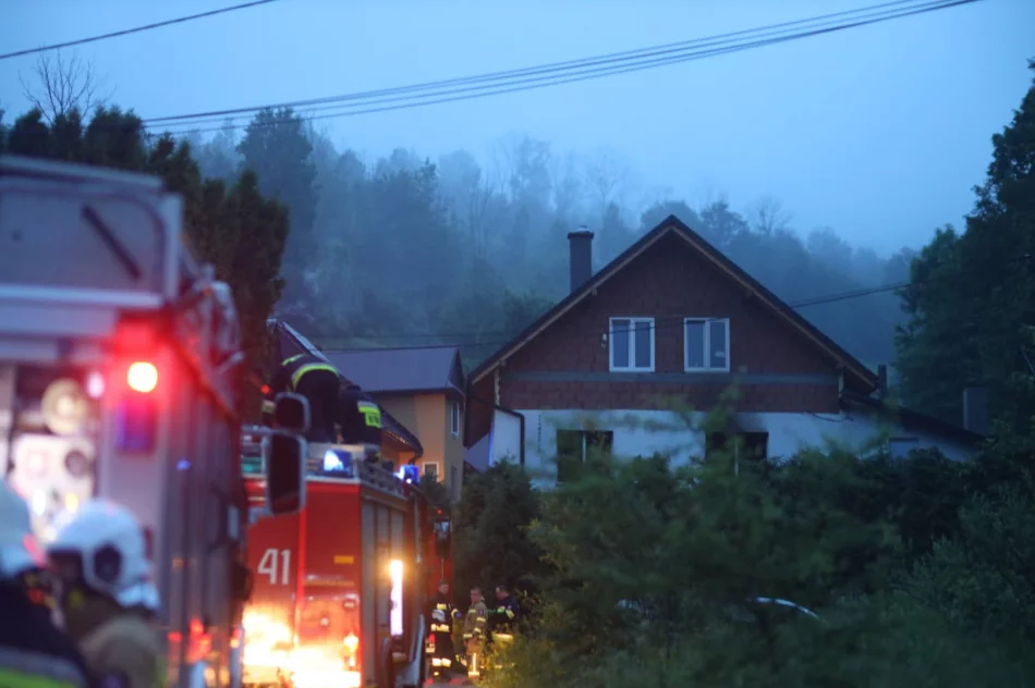 Pożar budynku mieszkalnego - zdjęcie 4