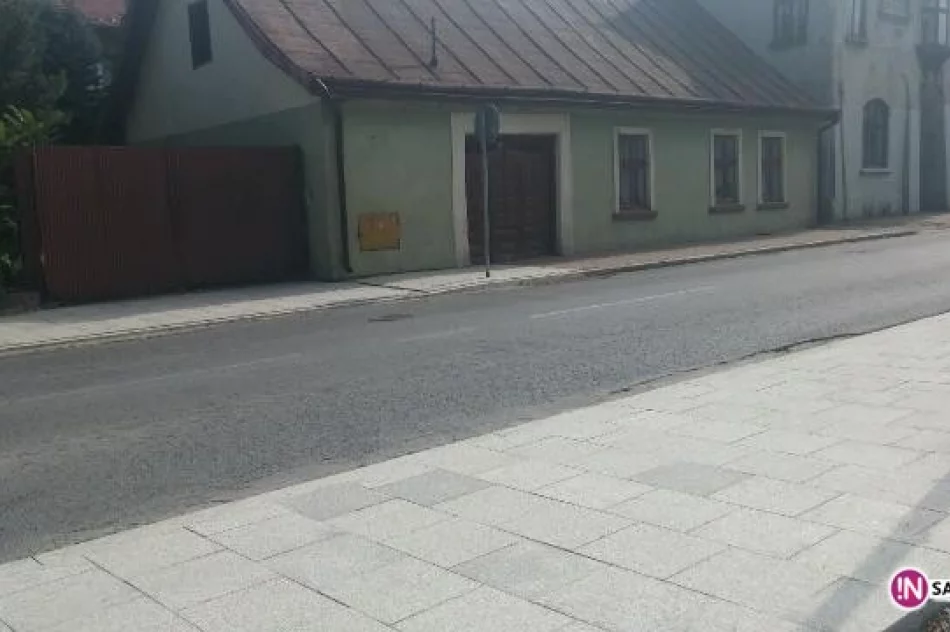 Za jednymi drzwiami: z jednej strony granit, z drugiej kostka brukowa - zdjęcie 2