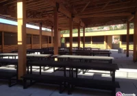 Targ 'otwiera podwoje' i dalej świeci pustkami - zdjęcie główne