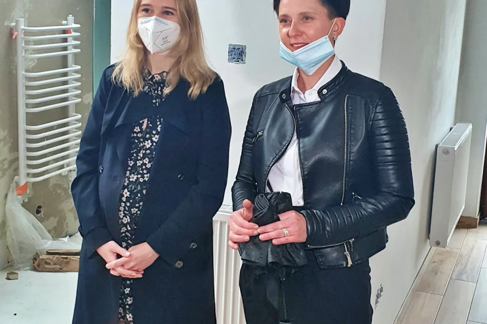 Żona kandydata na prezydenta odwiedziła dom dziecka i spotkała się z seniorami - zdjęcie 2