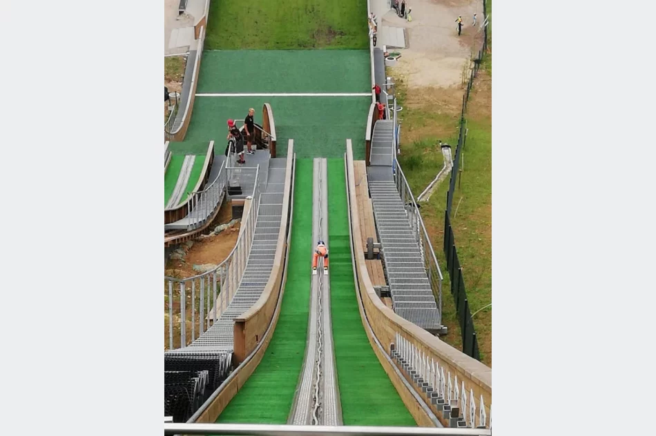 Młodzi skoczkowie wytrwale trenują cały rok - zdjęcie 7