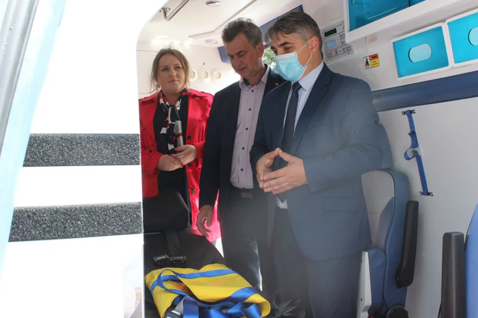 Karetka za 330 tys. zł przekazana. Posiedzenie Rady Społecznej Szpitala - zdjęcie 6