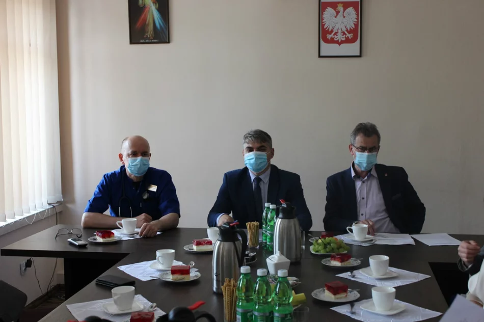 Karetka za 330 tys. zł przekazana. Posiedzenie Rady Społecznej Szpitala - zdjęcie 9